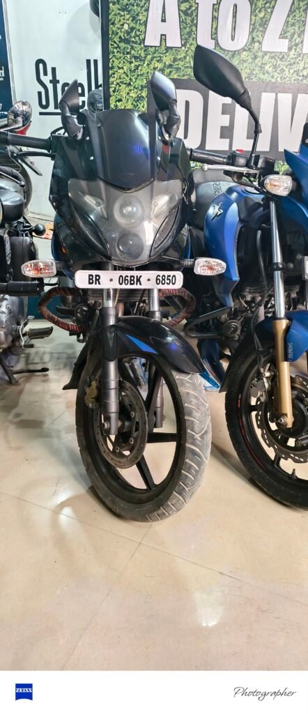 Bajaj Pulsar 220 cc bs4 dual disc 2018 model