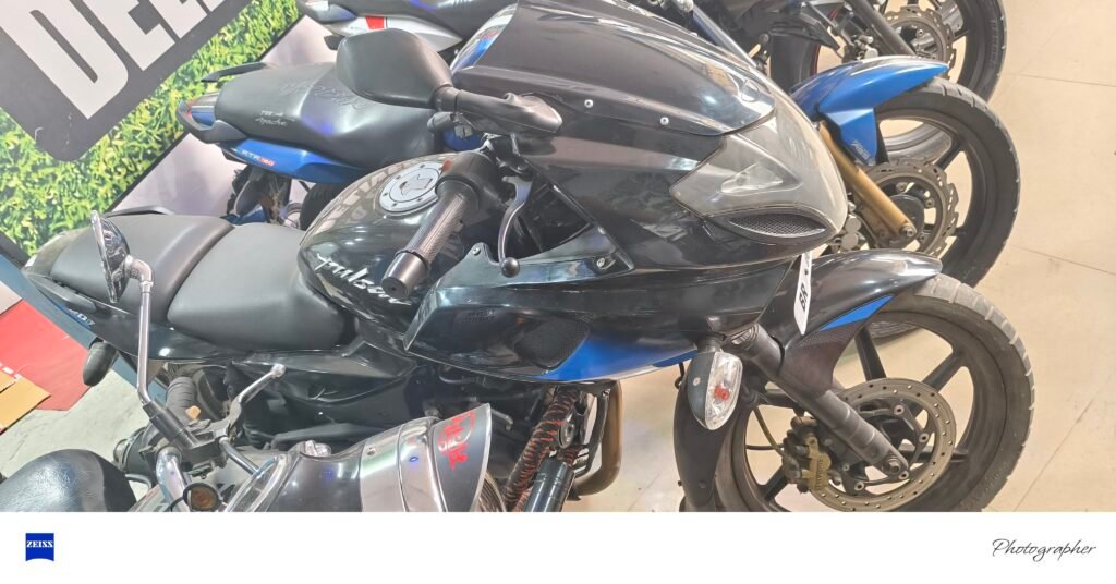 Bajaj Pulsar 220 cc bs4 dual disc 2018 model