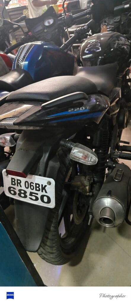 Bajaj Pulsar 220 cc bs4 dual disc 2018 model