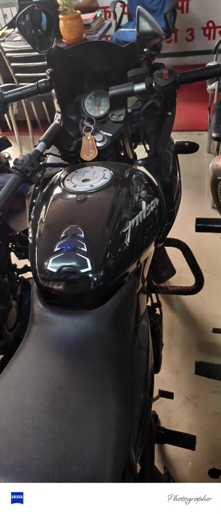 Bajaj Pulsar 220 cc bs4 dual disc 2018 model